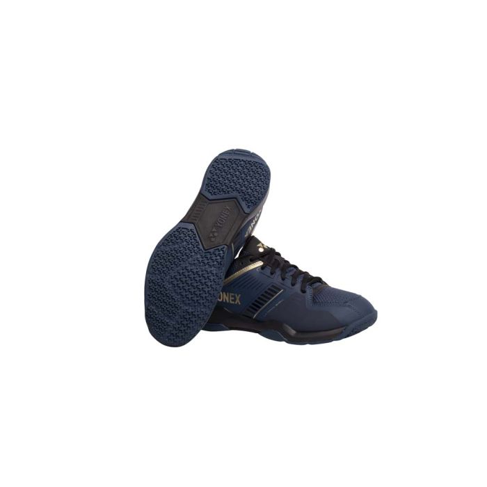 Yonex SHB Strider Flow Wide Navy Gold maat 43 Sport Inn Gerritsen